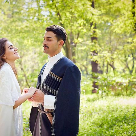 Paragraph Resort & Spa Shekvetili, Autograph Collection Εξωτερικό φωτογραφία Azeri couple in national clothes