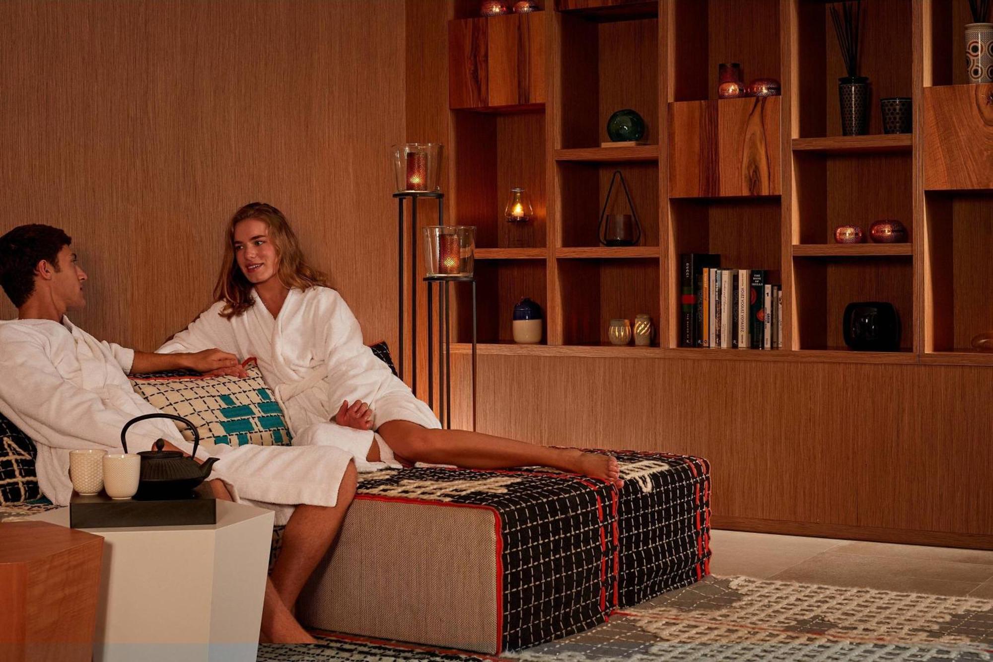 Paragraph Resort & Spa Shekvetili, Autograph Collection Εξωτερικό φωτογραφία A woman receiving a spa treatment