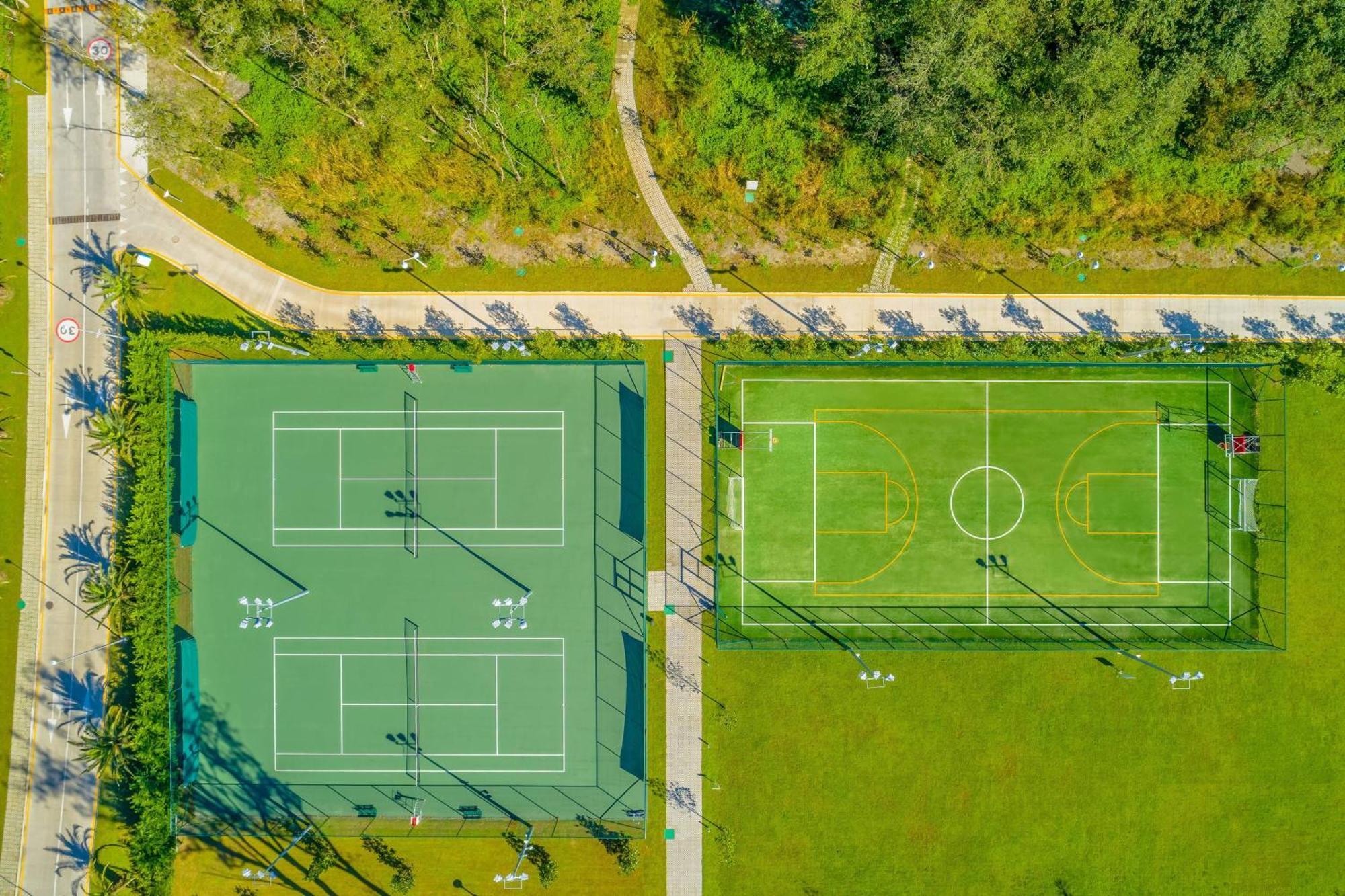 Paragraph Resort & Spa Shekvetili, Autograph Collection Εξωτερικό φωτογραφία Tennis and football fields