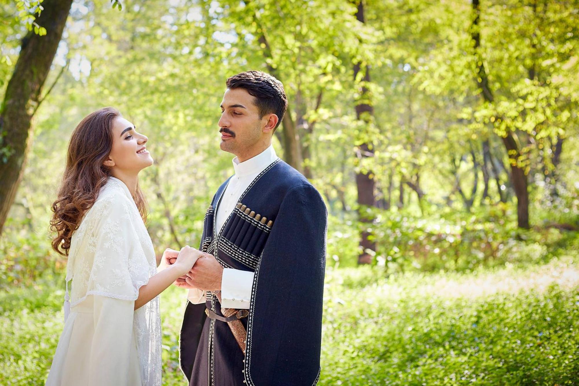 Paragraph Resort & Spa Shekvetili, Autograph Collection Εξωτερικό φωτογραφία Azeri couple in national clothes