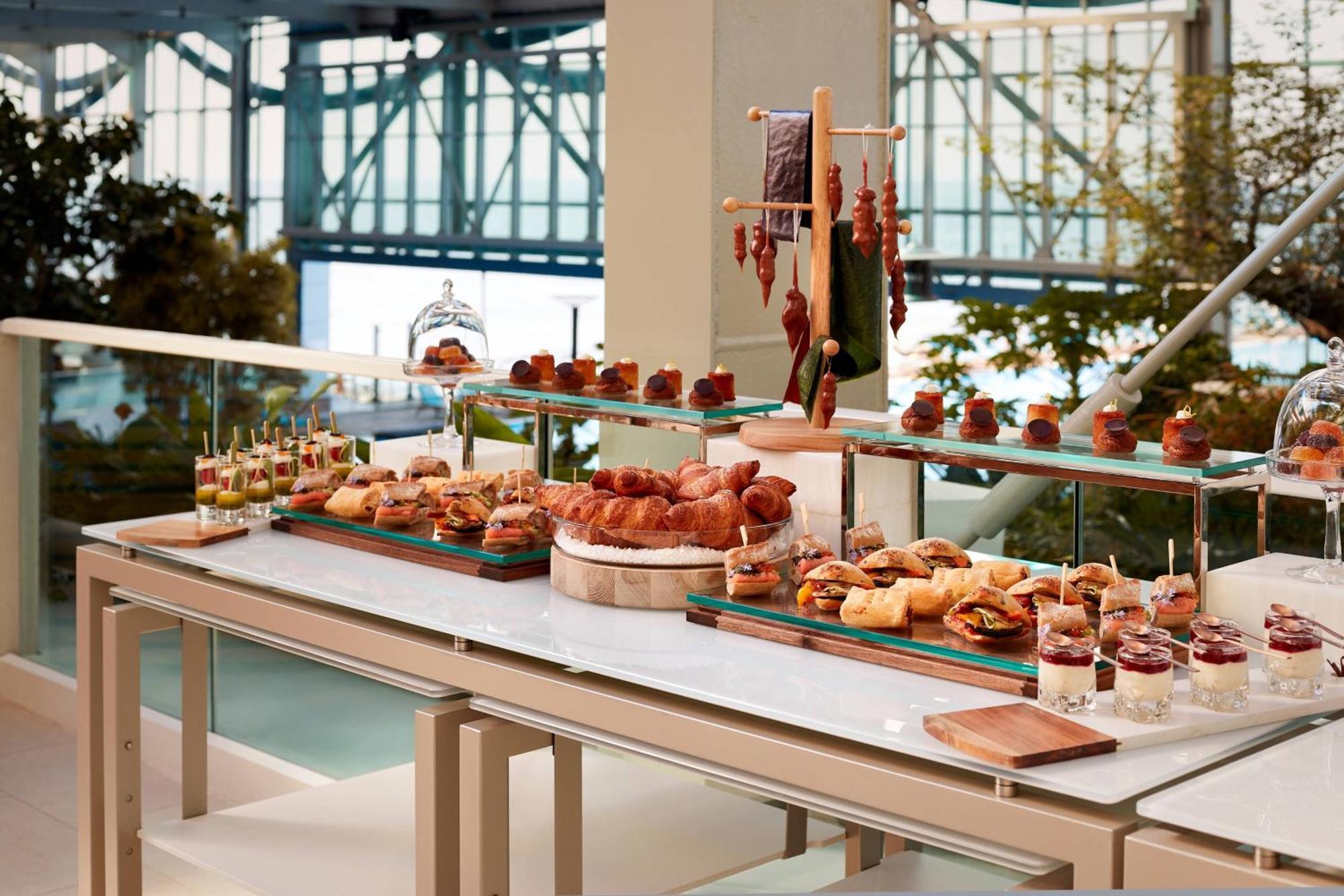 Paragraph Resort & Spa Shekvetili, Autograph Collection Εξωτερικό φωτογραφία A buffet at a hotel